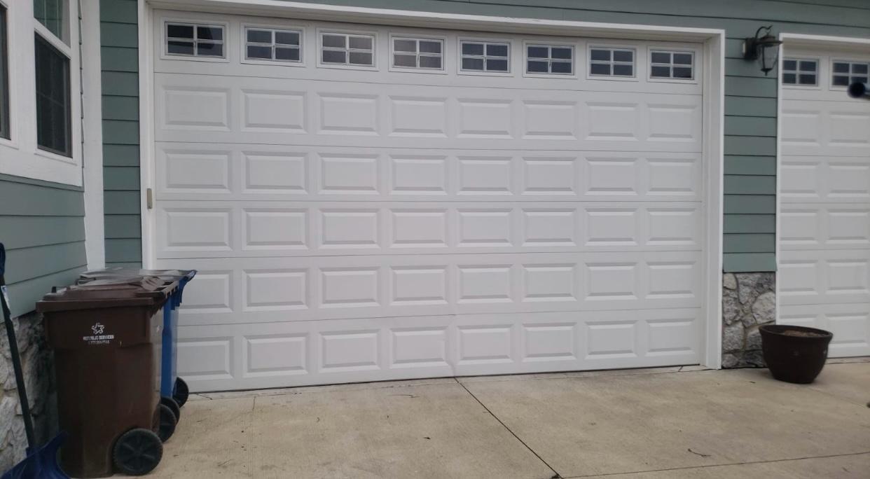 LiftMaster vs Chamberlain opener comparison